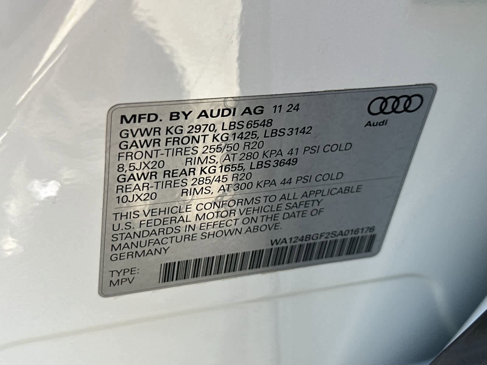 Used 2025 Audi Q6 e-tron Premium Plus w/ Premium Plus AWD/4WD image 29