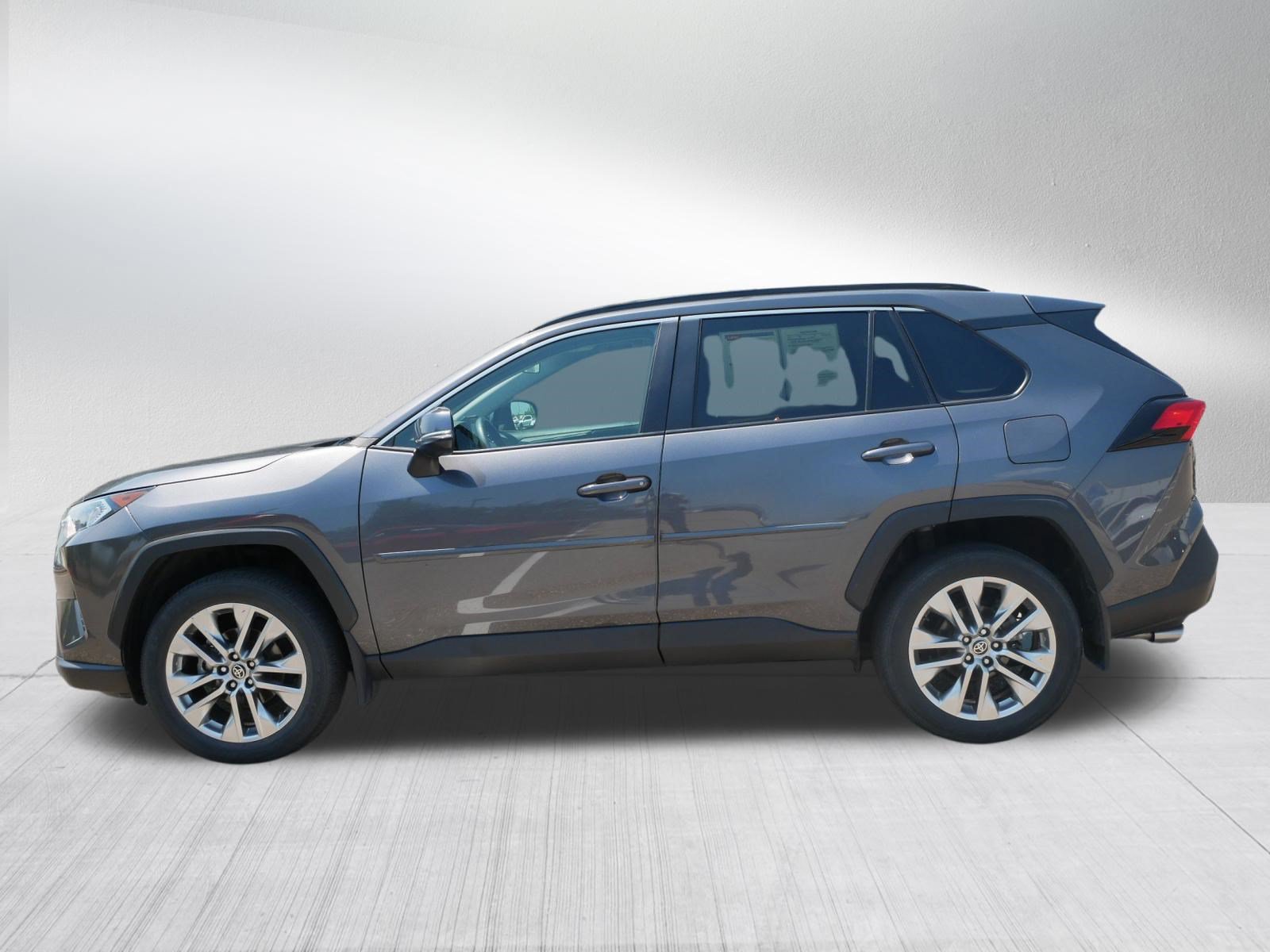 Used 2021 Toyota RAV4 XLE Premium AWD/4WD image 4