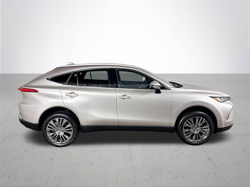 Used 2024 Toyota Venza Nightshade image 5