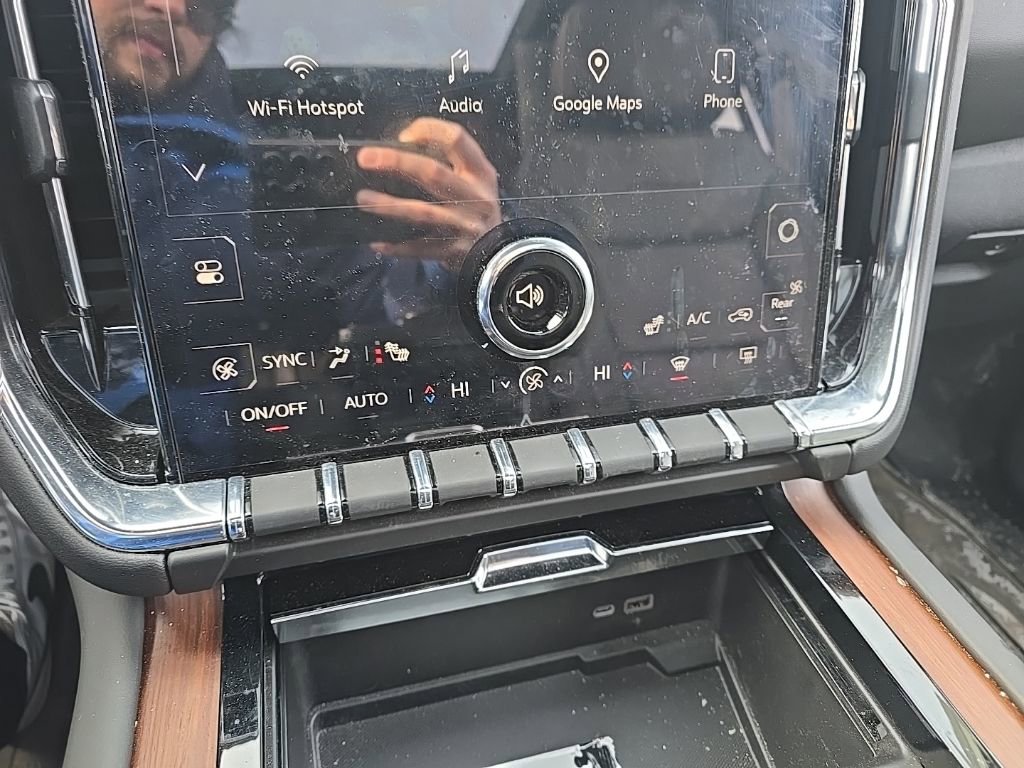 Used 2025 GMC Yukon Denali w/ Denali Reserve Package image 21