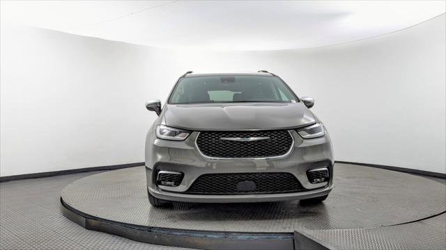 Used 2023 Chrysler Pacifica Limited image 12