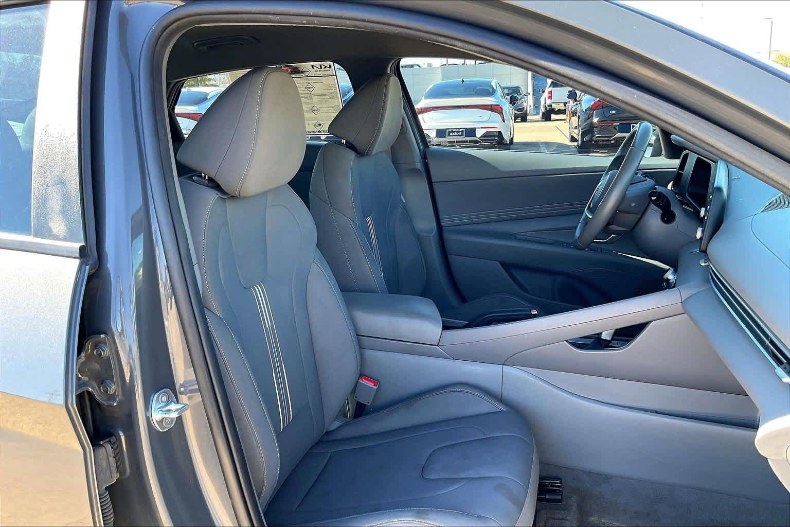 Used 2025 Hyundai Elantra Sport FWD image 11