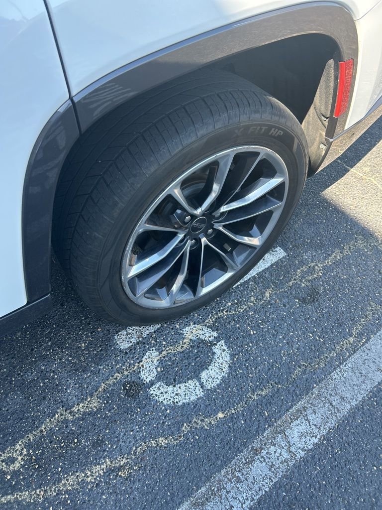 Used 2022 Jeep Wagoneer Series III w/ Premium Group I image 3