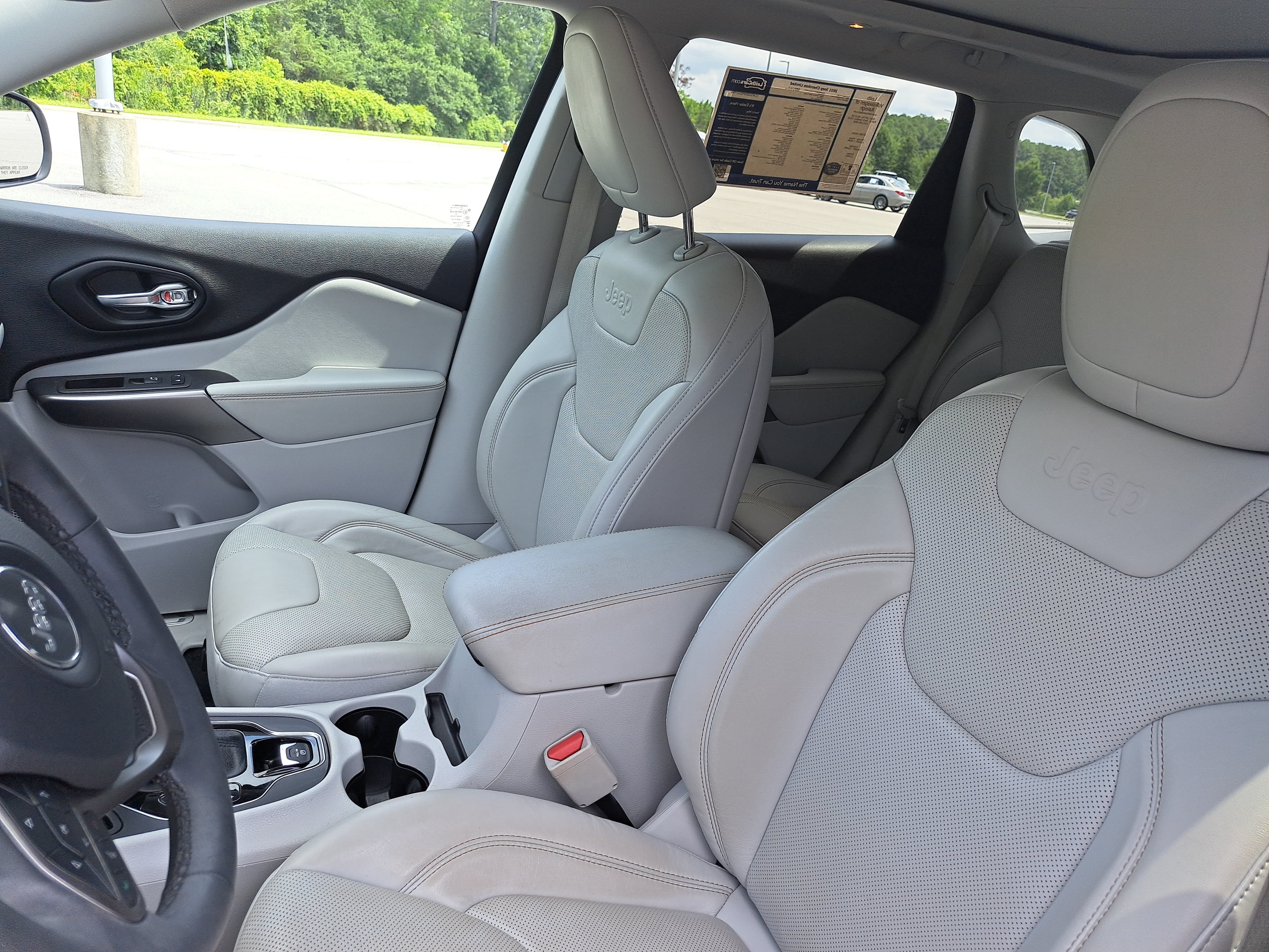 Used 2021 Jeep Cherokee Limited w/ Elite Package FWD image 15