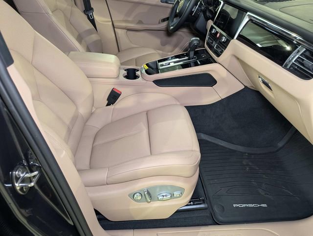 Certified 2025 Porsche Macan image 23