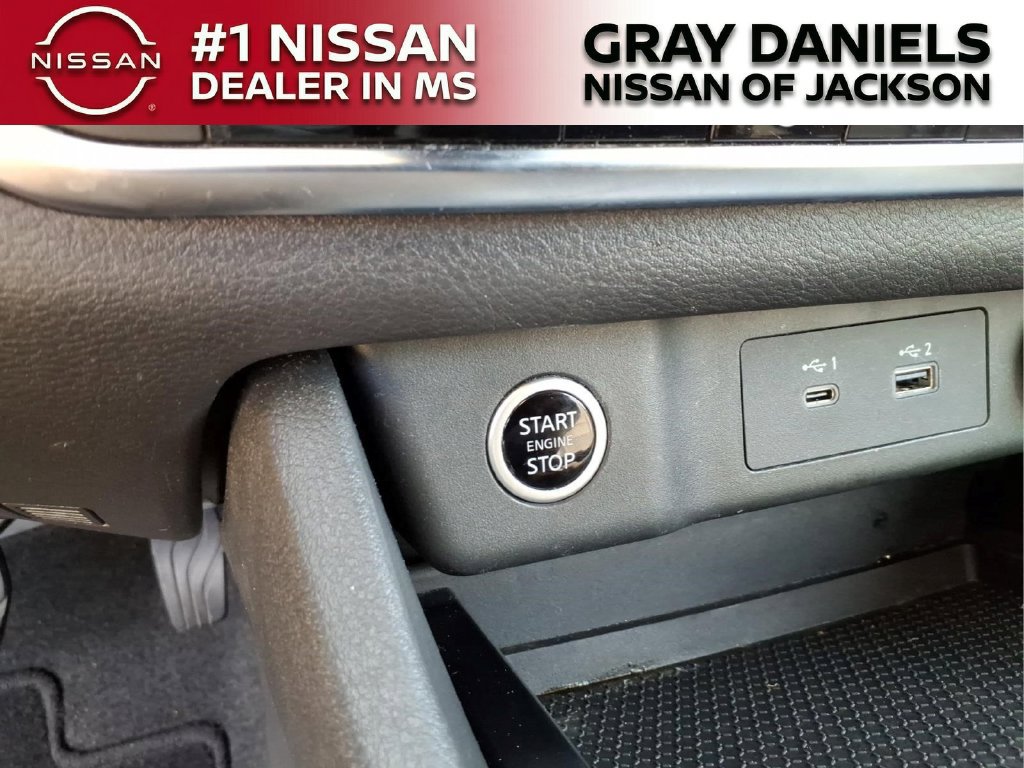 Used 2023 Nissan Rogue SV w/ SV Premium B Package FWD image 16