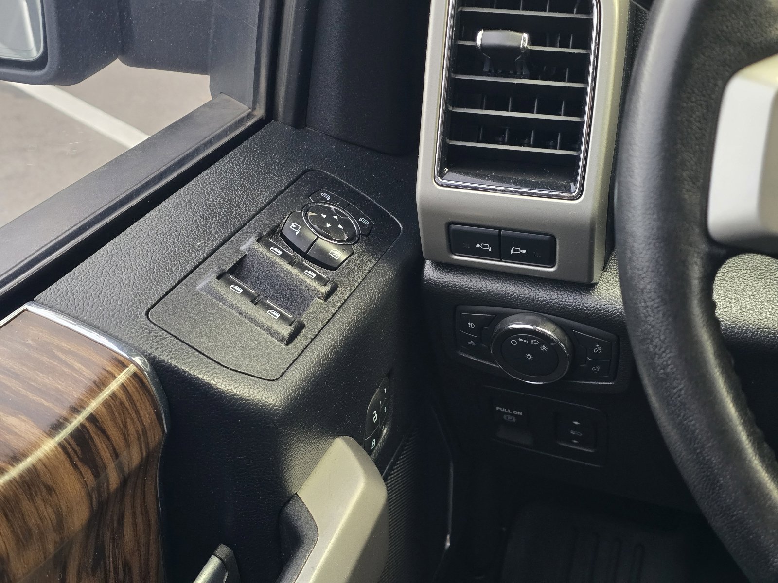 Used 2020 Ford F150 Lariat AWD/4WD image 12