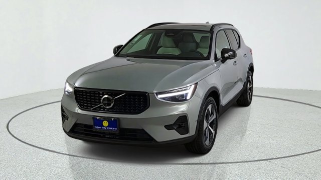 New 2026 Volvo XC40 B5 Plus w/ Protection Package Premier AWD/4WD image 2