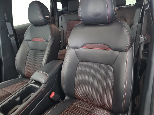 Used 2025 Nissan Kicks SR w/ SR Premium Package image 23