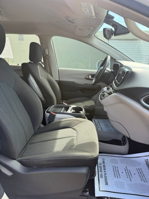 Used 2018 Chrysler Pacifica Touring Plus w/ Tire & Wheel Group FWD image 19
