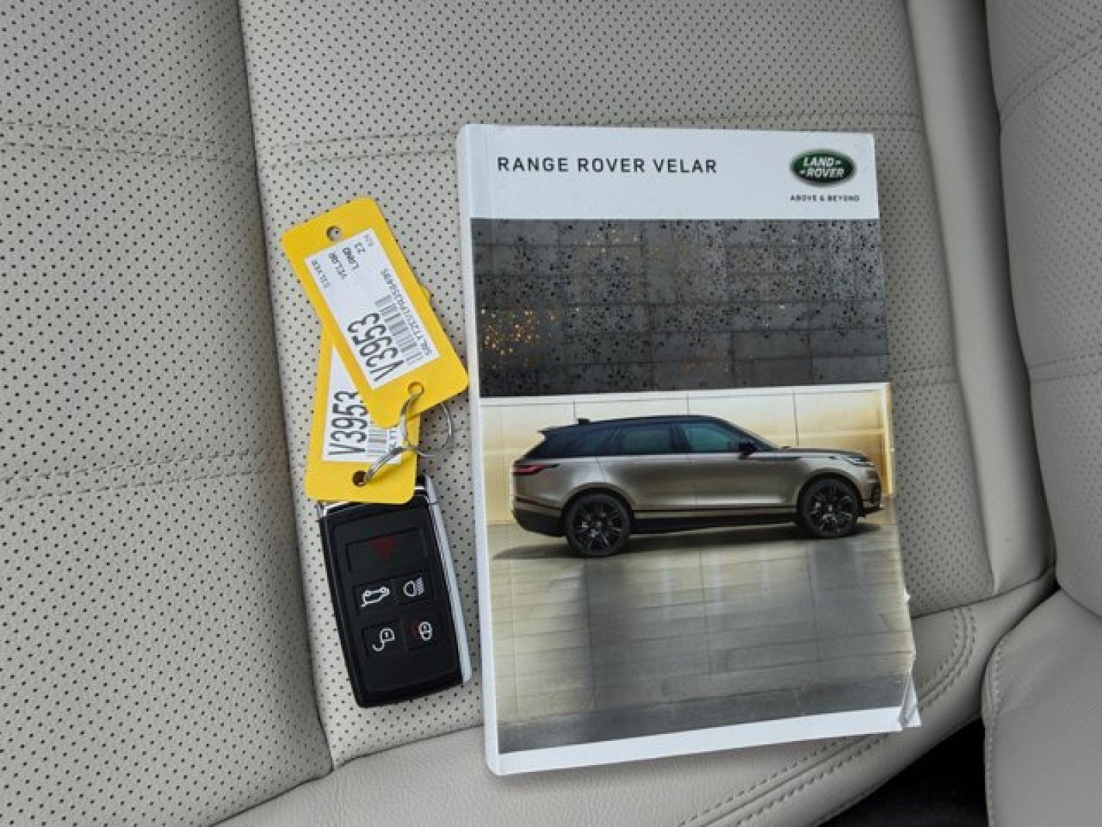 Certified 2023 Land Rover Range Rover Velar R-Dynamic S AWD/4WD image 22