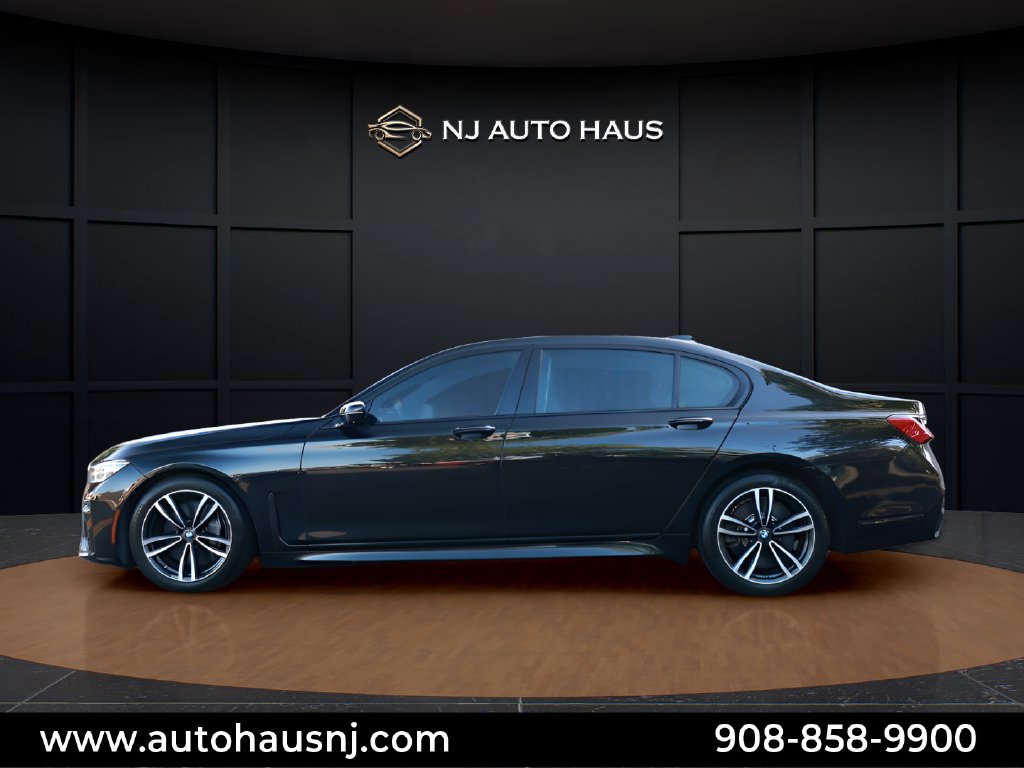 Used 2020 BMW 750i xDrive w/ Executive Package AWD/4WD image 9