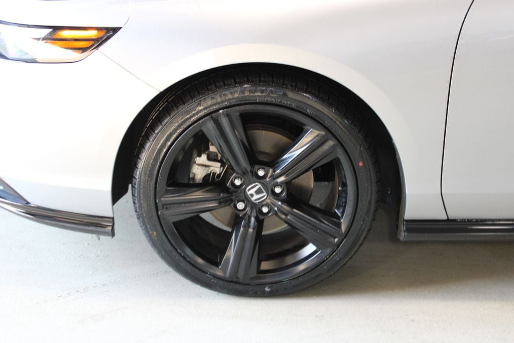 Used 2023 Honda Accord Sport image 6