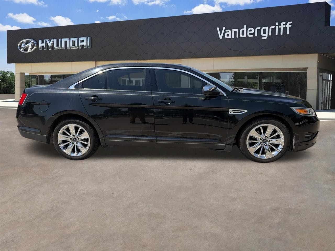 Used 2010 Ford Taurus Limited FWD image 5