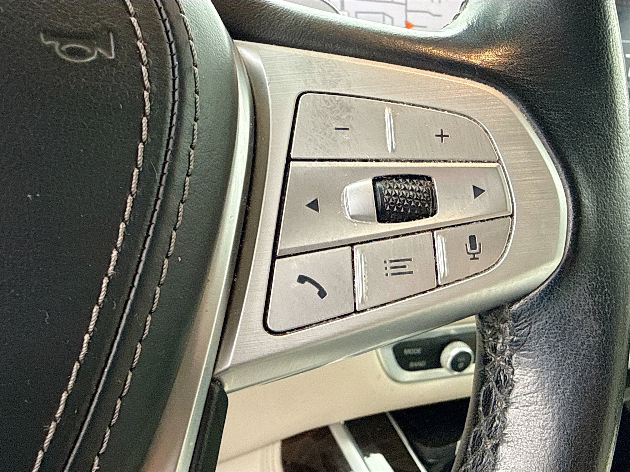 Used 2021 BMW X7 xDrive40i w/ Premium Package 2 image 39