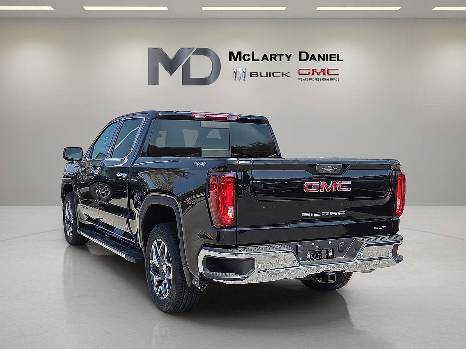 New 2026 GMC Sierra 1500 SLT w/ SLT Premium Plus Package image 4