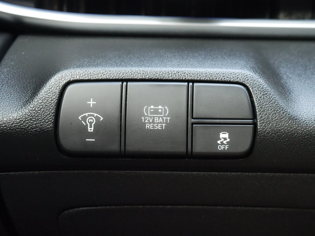 Used 2025 Hyundai Elantra Limited FWD image 35