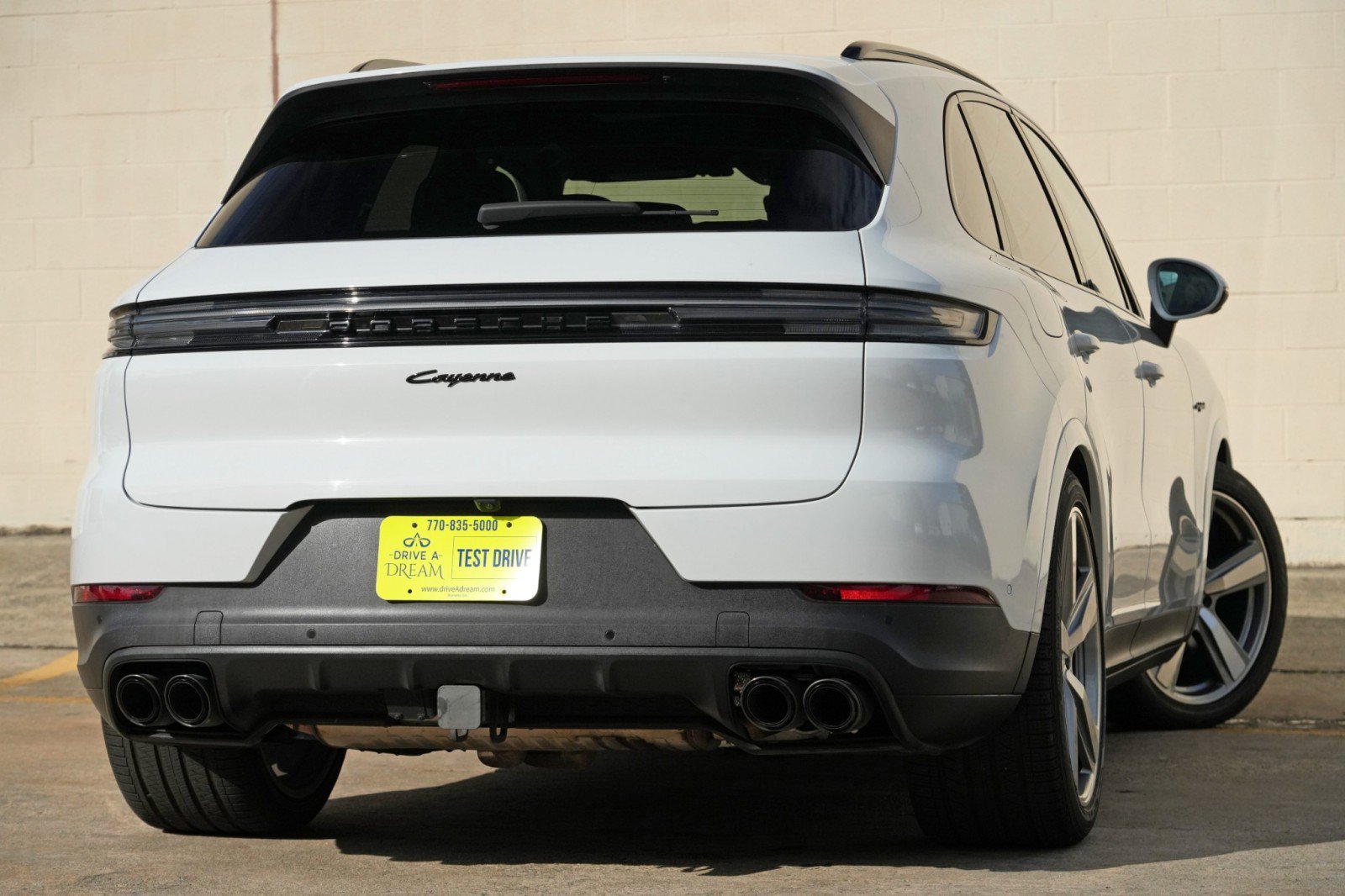 Used 2024 Porsche Cayenne AWD/4WD image 5