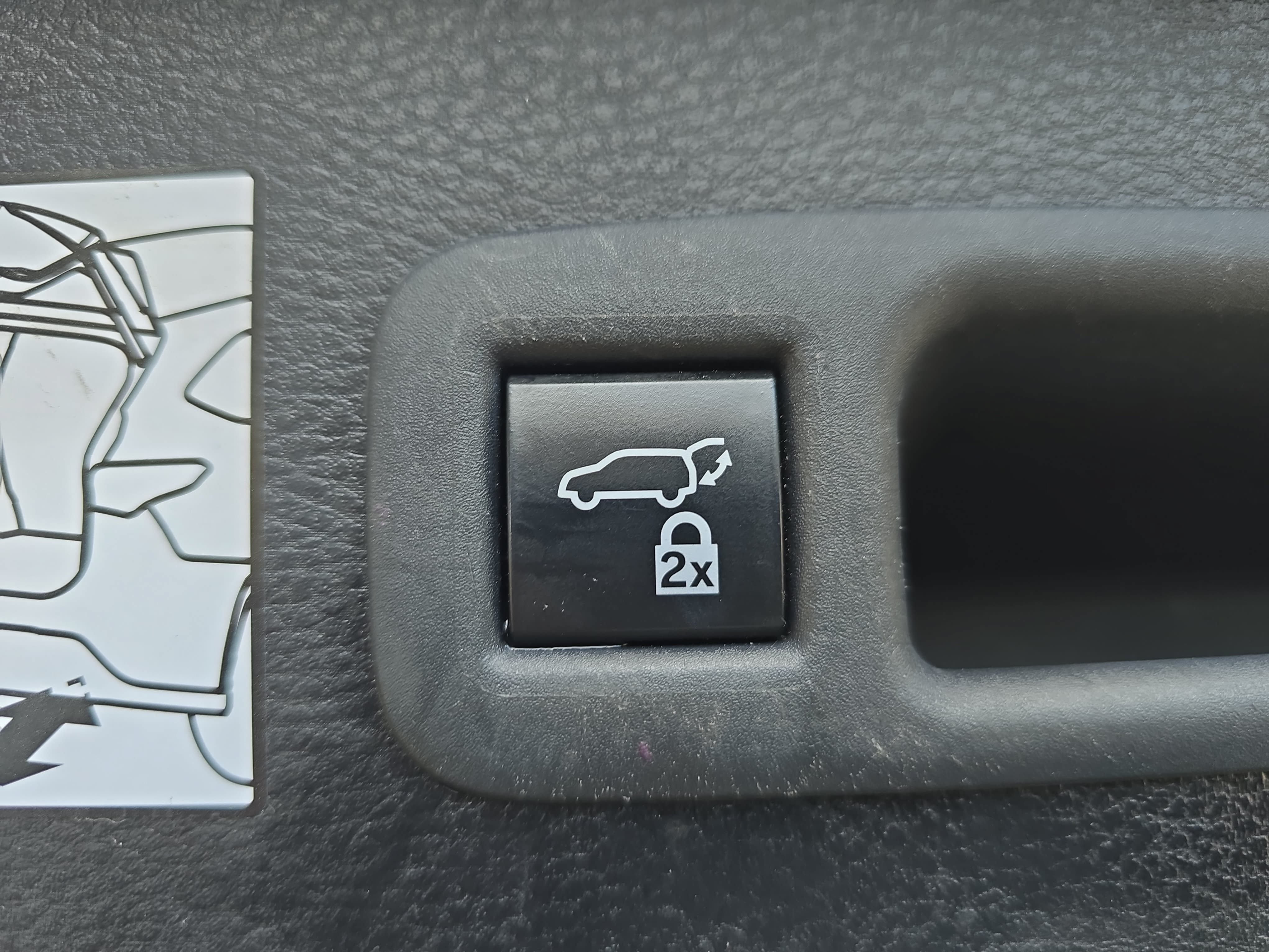 Used 2024 Toyota Sienna XSE FWD image 14