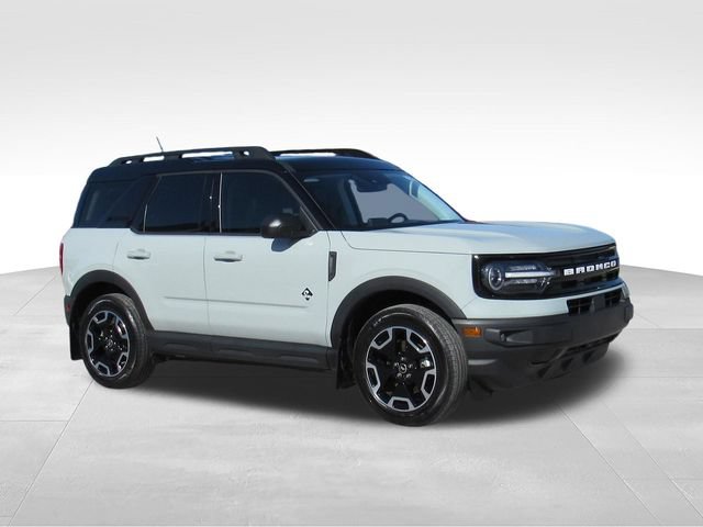 Used 2024 Ford Bronco Sport Outer Banks w/ Tech Package AWD/4WD image 2