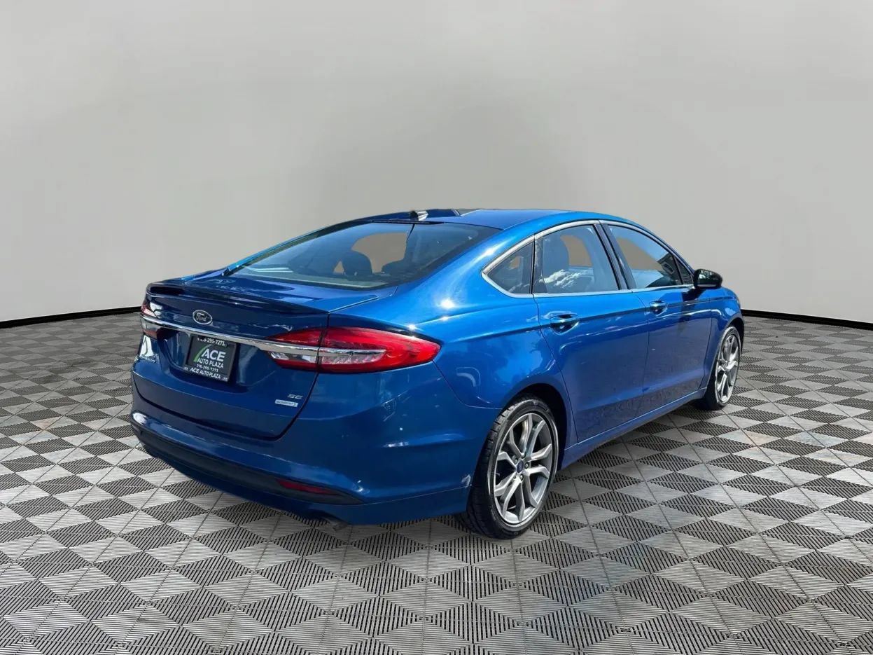 Used 2017 Ford Fusion SE w/ Equipment Group 201A FWD image 5