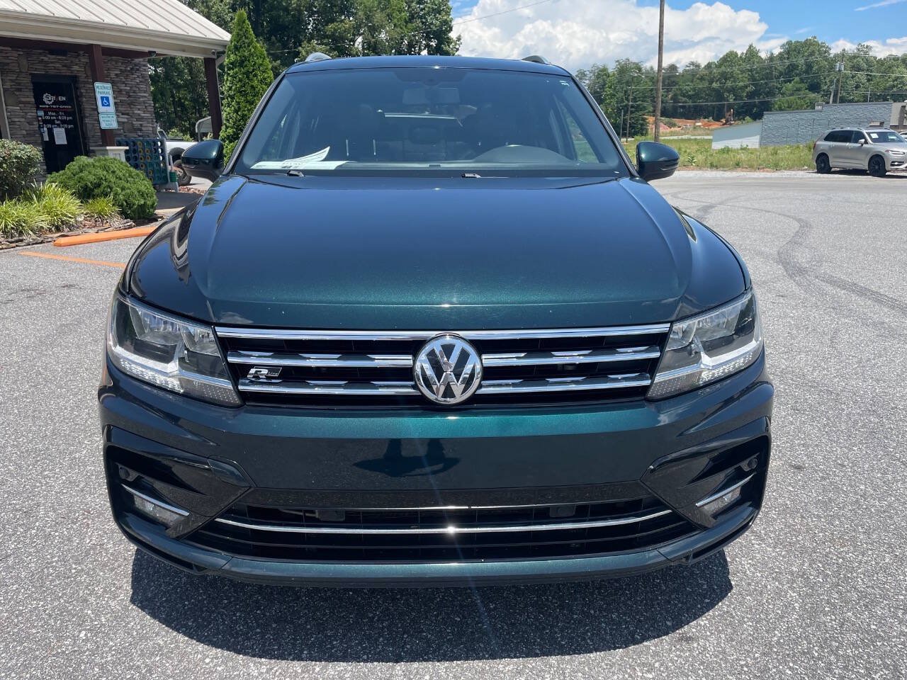 Used 2018 Volkswagen Tiguan SEL w/ R-Line Package FWD image 5