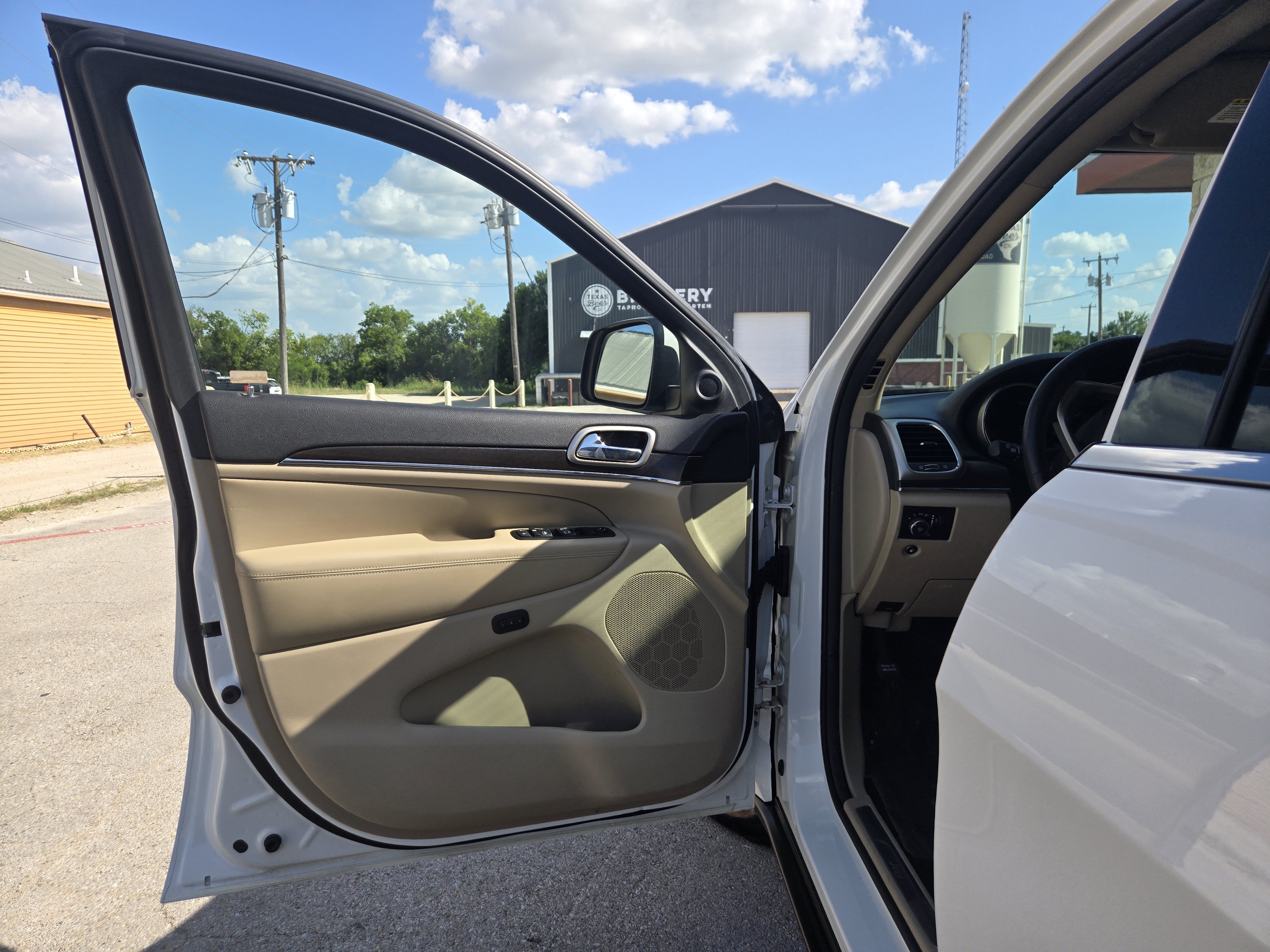 Used 2014 Jeep Grand Cherokee Limited RWD image 4