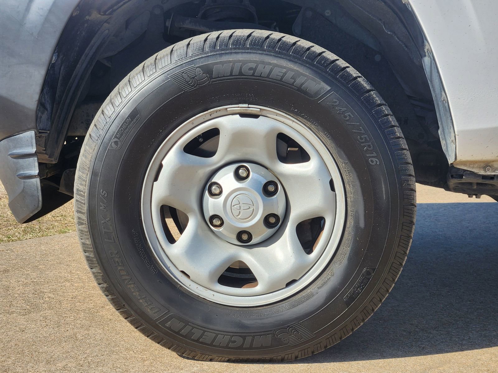 Used 2018 Toyota Tacoma SR image 14