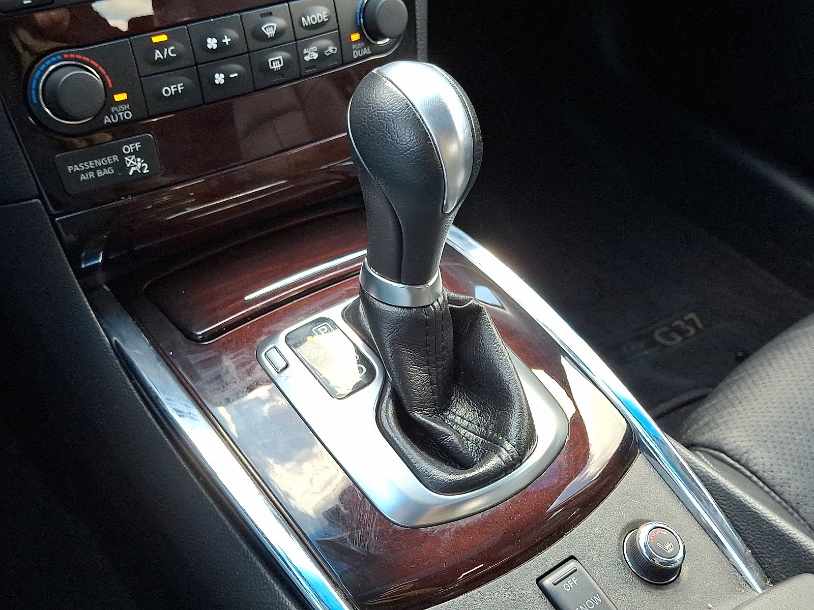 Used 2013 INFINITI G37 x w/ Premium Pkg AWD/4WD image 16