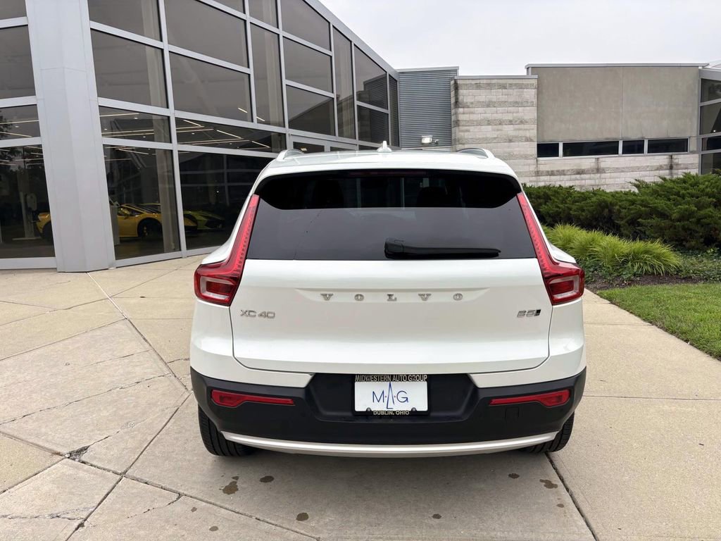 Used 2025 Volvo XC40 B5 Core image 6