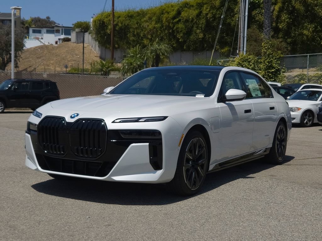 New 2026 BMW 750e xDrive w/ Premium Package AWD/4WD image 2