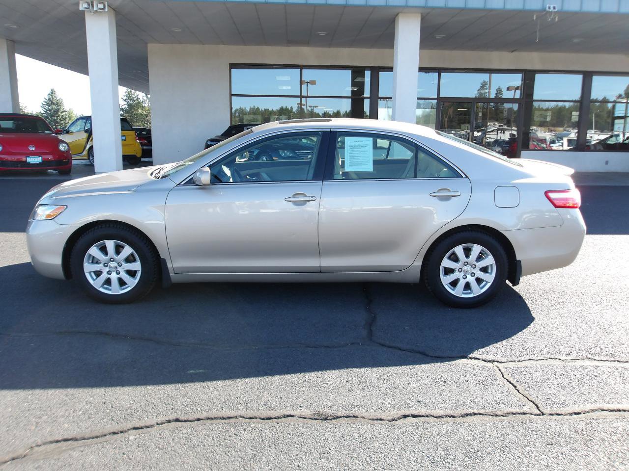 Used 2009 Toyota Camry XLE FWD image 2