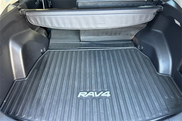 Used 2021 Toyota RAV4 XLE image 15