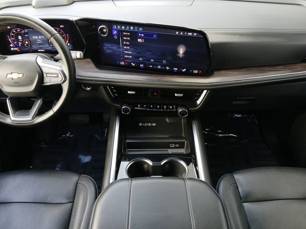 Used 2025 Chevrolet Tahoe LT RWD image 3