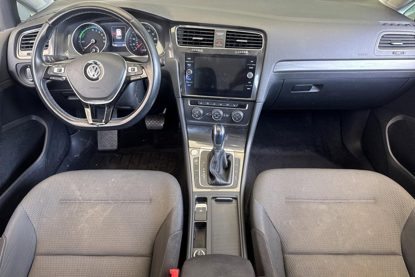Used 2018 Volkswagen e-Golf SE FWD image 14