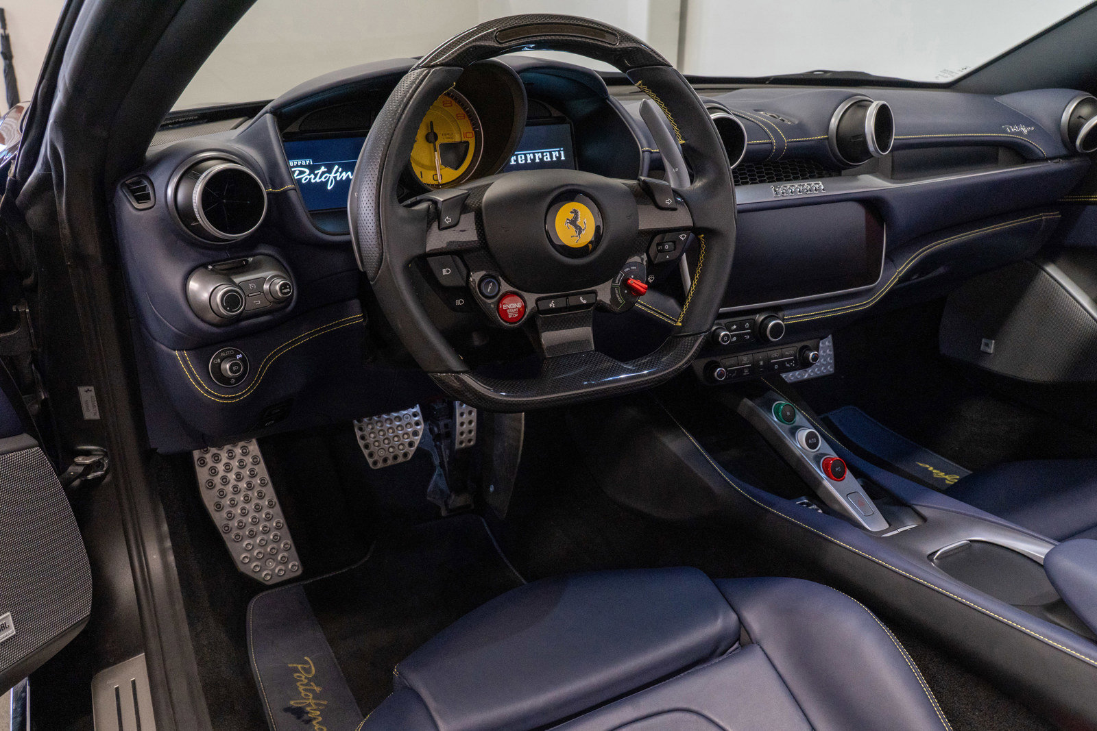 Used 2019 Ferrari Portofino RWD image 3