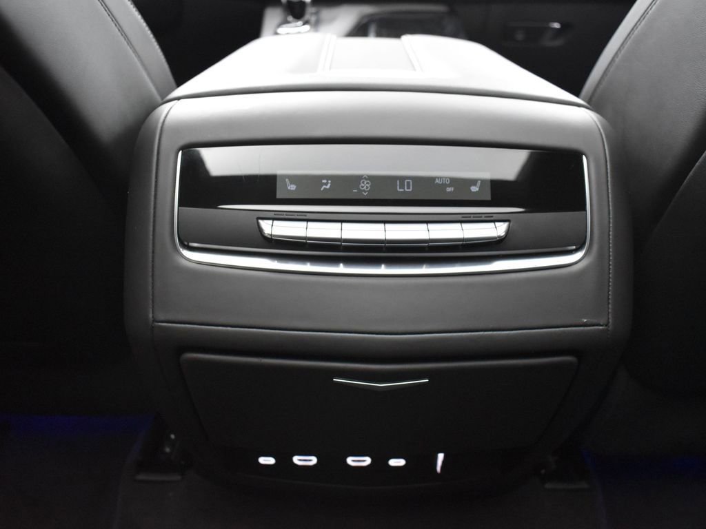 Used 2024 Cadillac Escalade V w/ LPO, ONYX Package image 33