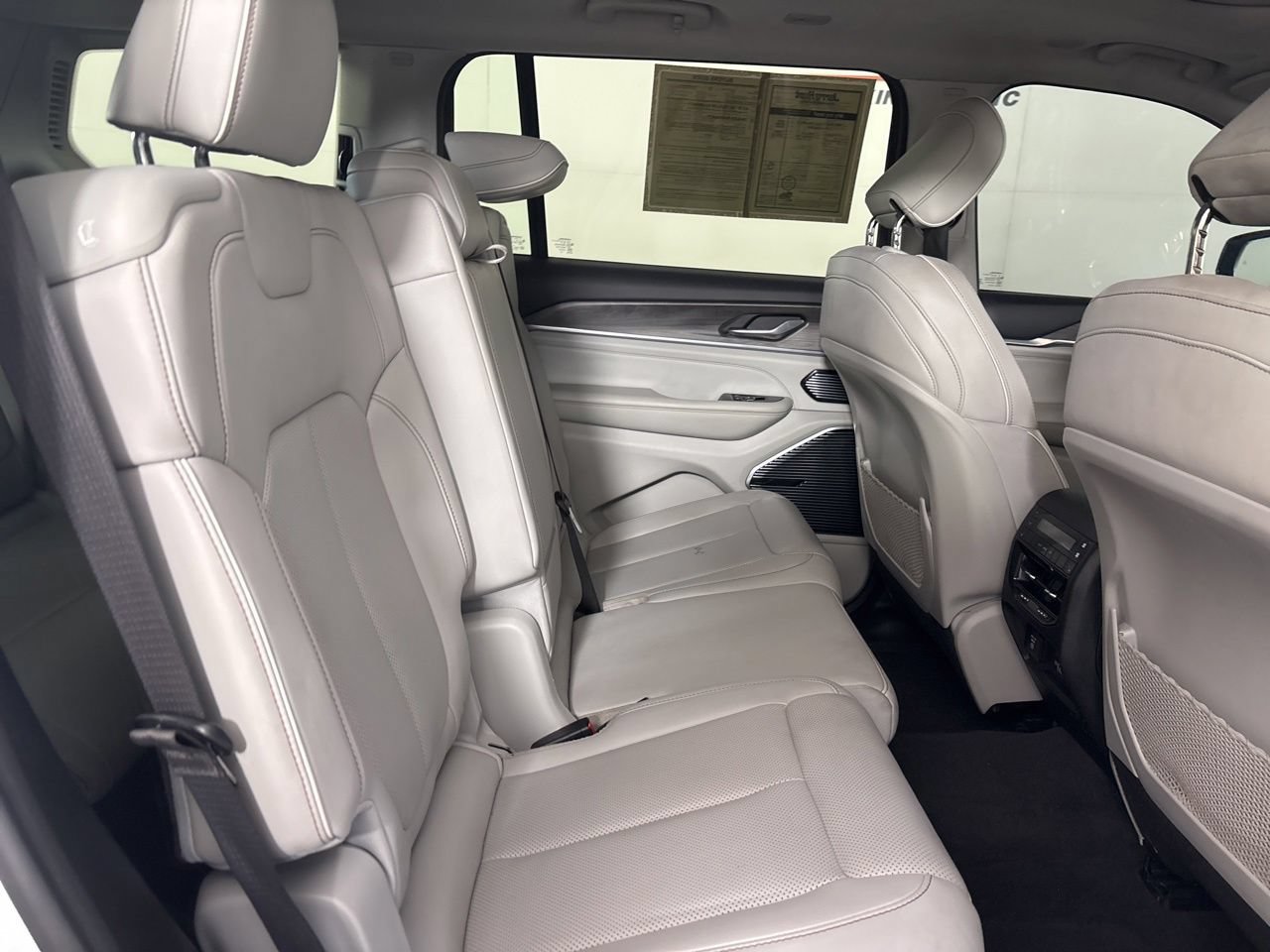 Used 2022 Jeep Grand Cherokee L Overland AWD/4WD image 31