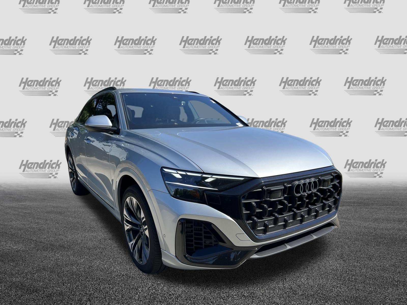 Used 2024 Audi Q8 Premium AWD/4WD image 2
