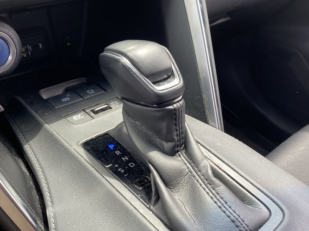 Used 2022 Toyota Venza LE image 13