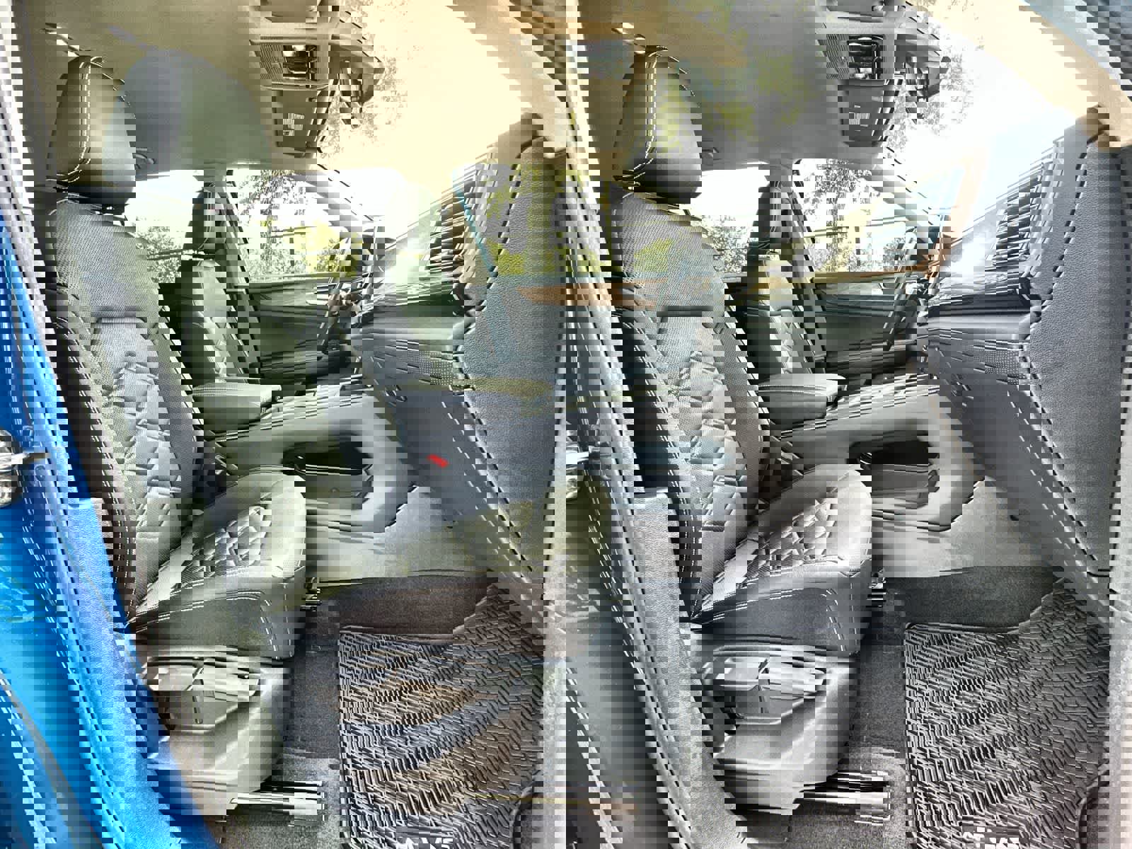 Used 2025 Volkswagen Atlas SE image 14