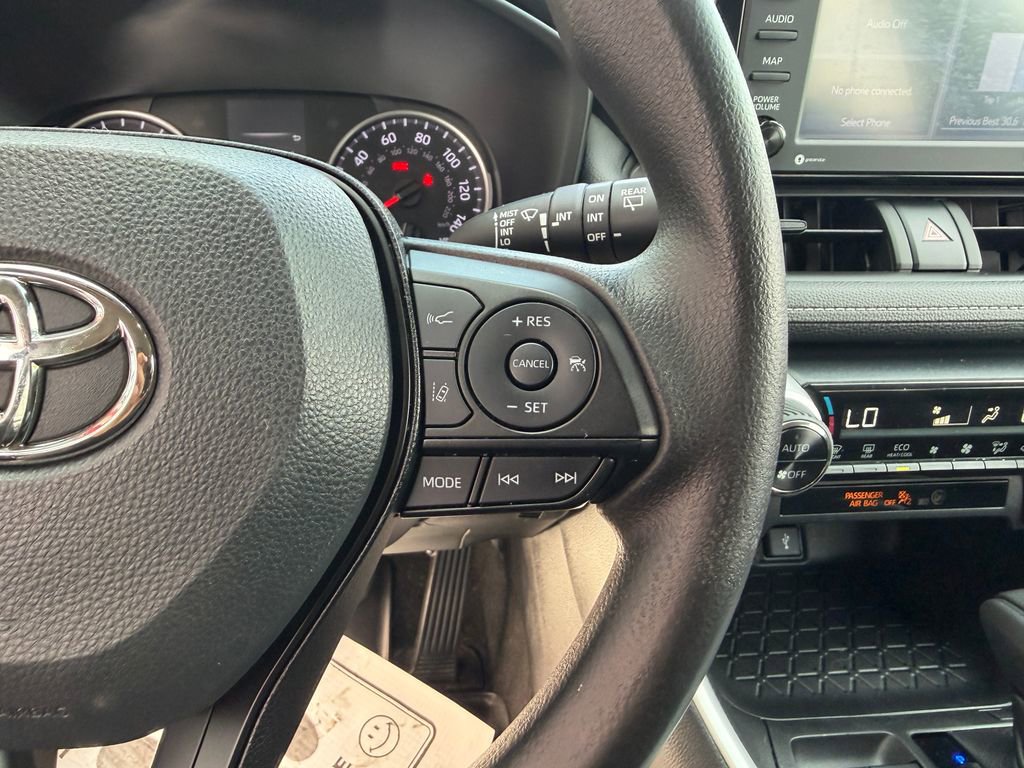 Used 2022 Toyota RAV4 XLE AWD/4WD image 16