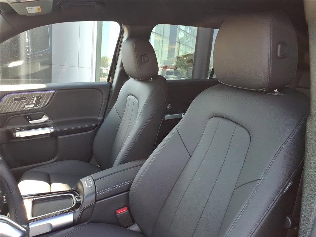 New 2025 Mercedes-Benz GLB 250 4MATIC image 14