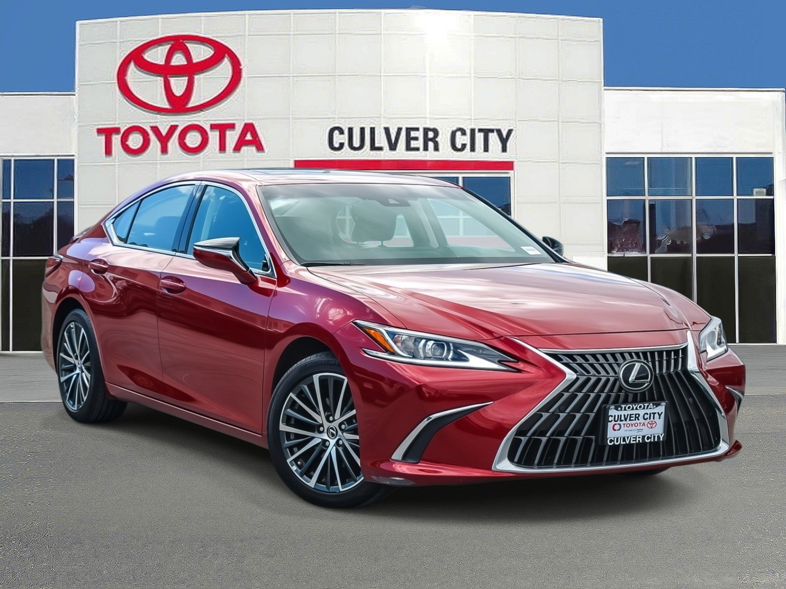 Used 2025 Lexus ES 300h w/ Premium Package