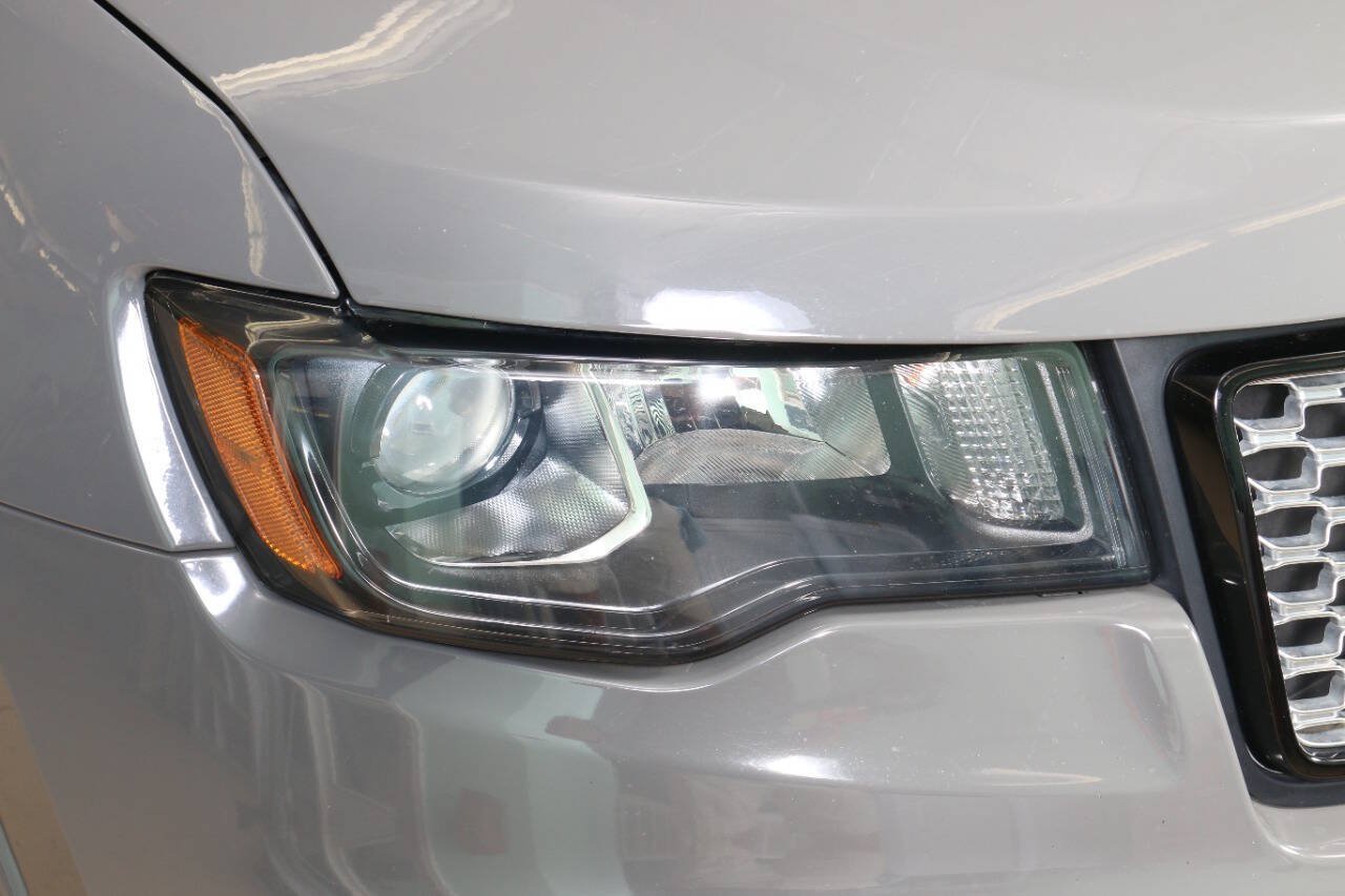 Used 2020 Jeep Grand Cherokee Altitude RWD image 11