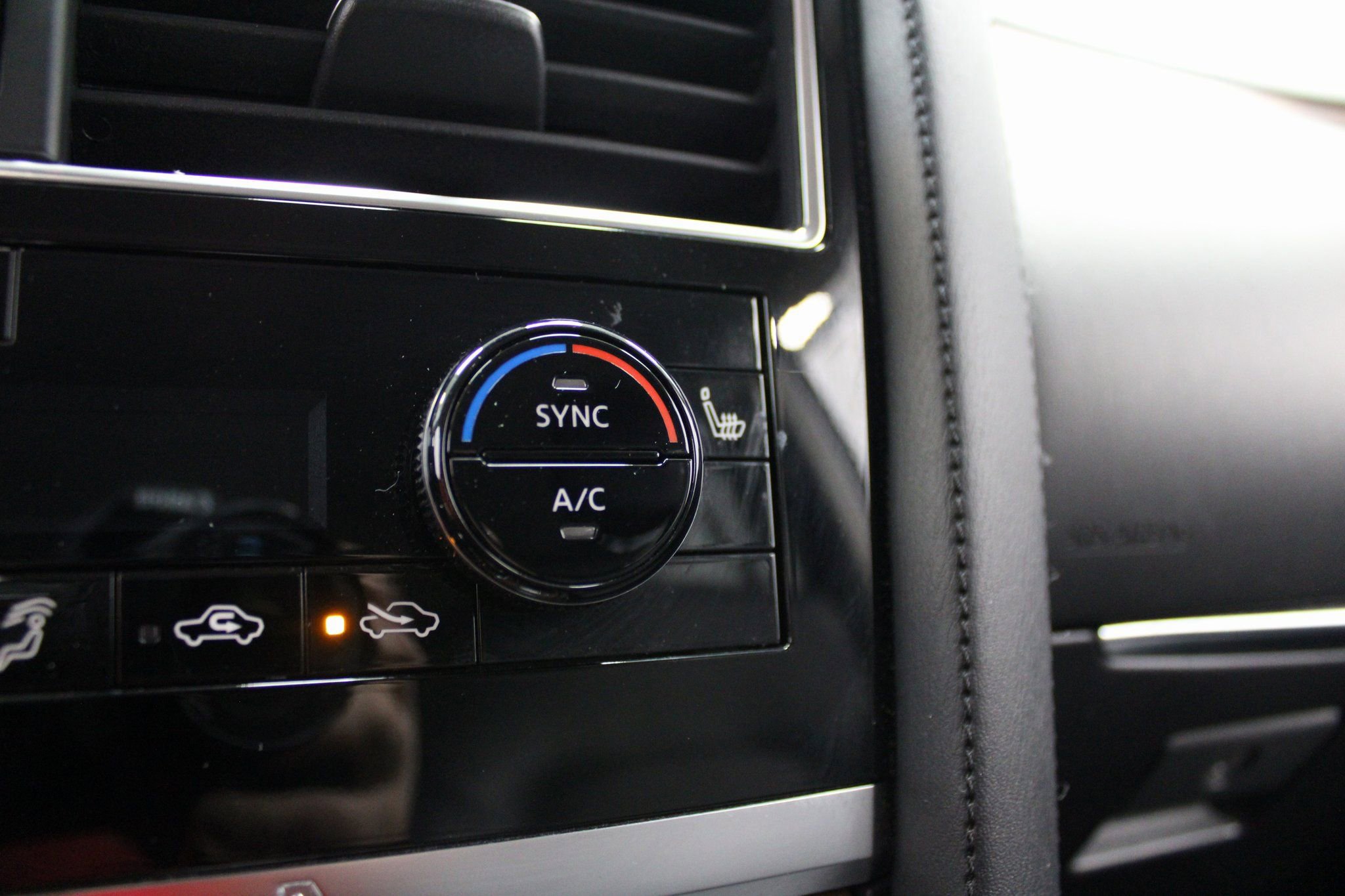 Used 2024 Nissan Armada SL image 45