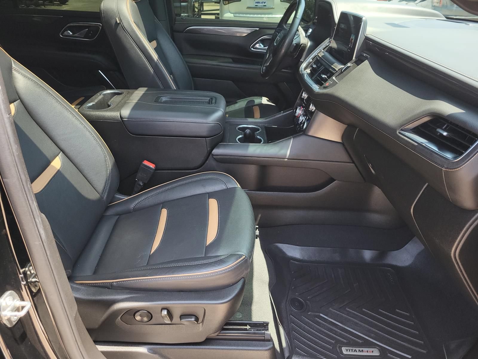 Used 2023 GMC Yukon AT4 w/ AT4 Premium Package AWD/4WD image 9