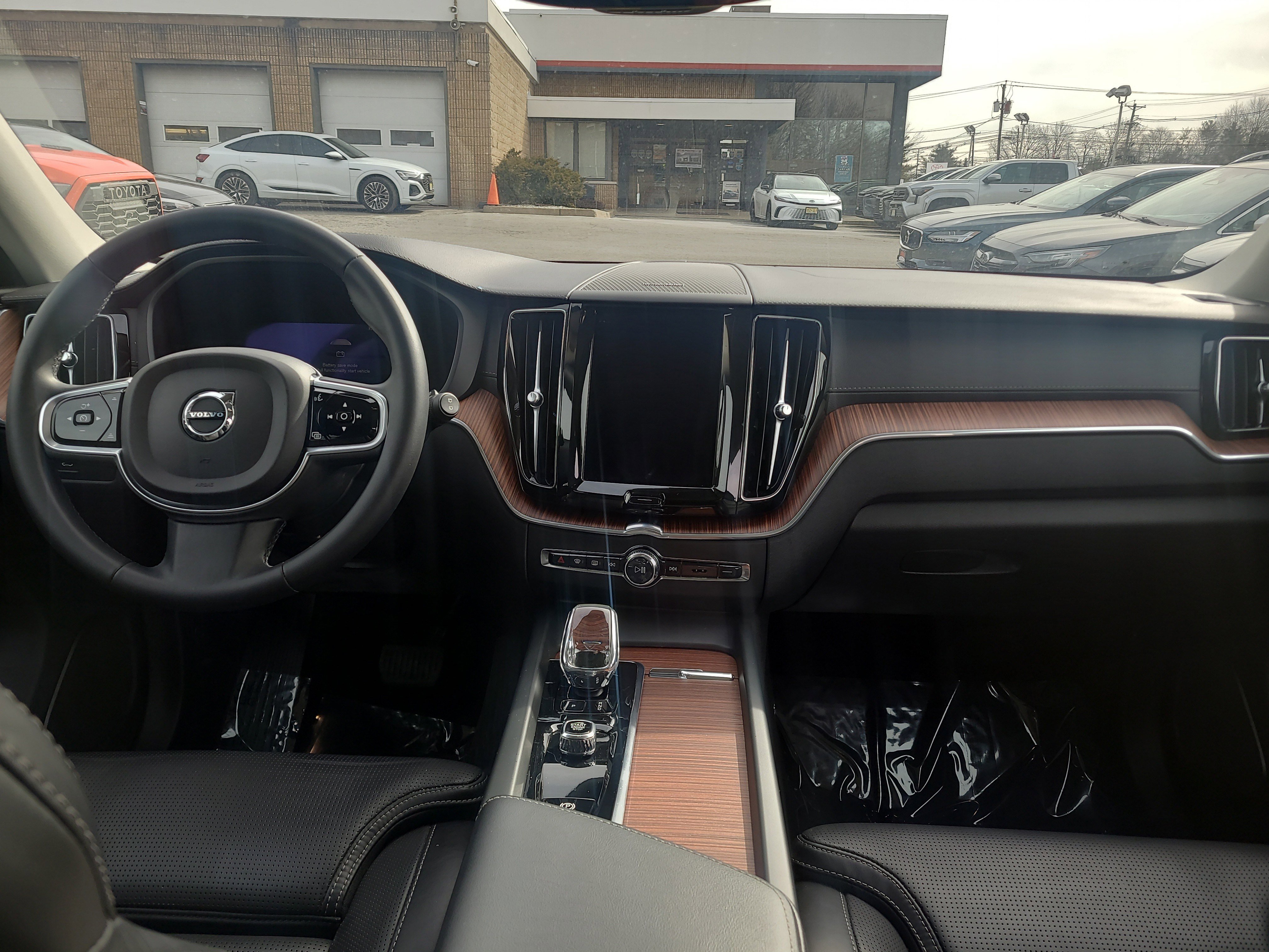 Used 2023 Volvo XC60 B5 Ultimate image 19