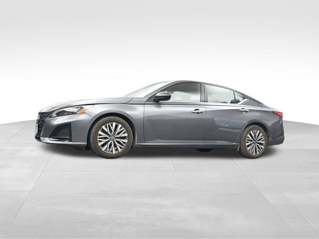Used 2024 Nissan Altima 2.5 SV FWD image 10