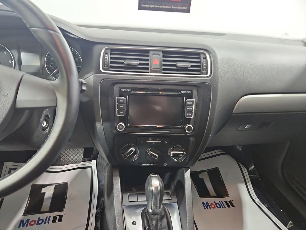 Used 2012 Volkswagen Jetta TDI FWD image 17